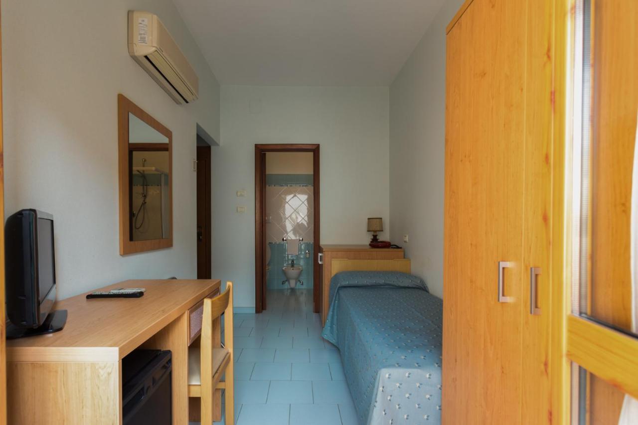 Hotel Jollino Dependance Pineto Buitenkant foto